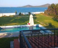 Λειβανατες βιλλα 650τμ εφαπτομενη στο κυμα σε 8 στρεμματα