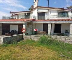 Λειβανατες βιλλα 650τμ εφαπτομενη στο κυμα σε 8 στρεμματα